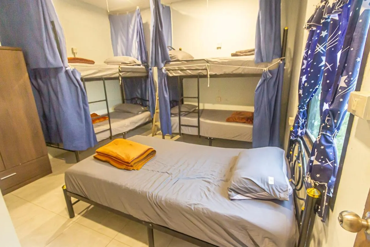 The Travelers Friend En Suite Dorm Room Ac Ban Ai Dao 0*,  Thaiföld