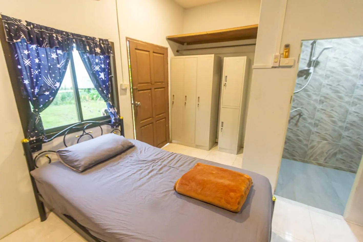 Hostel The Travelers Friend En Suite Dorm Room Ac Ban Ai Dao